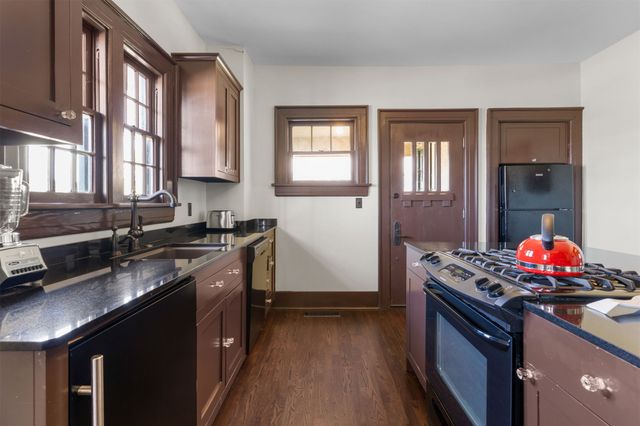 1401 S Quaker Avenue, Tulsa, OK 74120