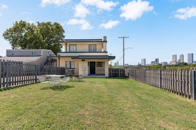 1401 S Quaker Avenue, Tulsa, OK 74120