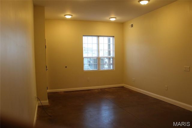 257 S FLORISSANT Road 107, Ferguson, MO 63135