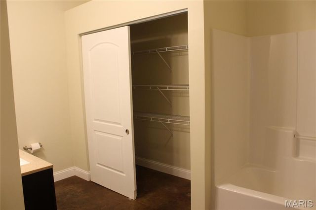 257 S FLORISSANT Road 107, Ferguson, MO 63135