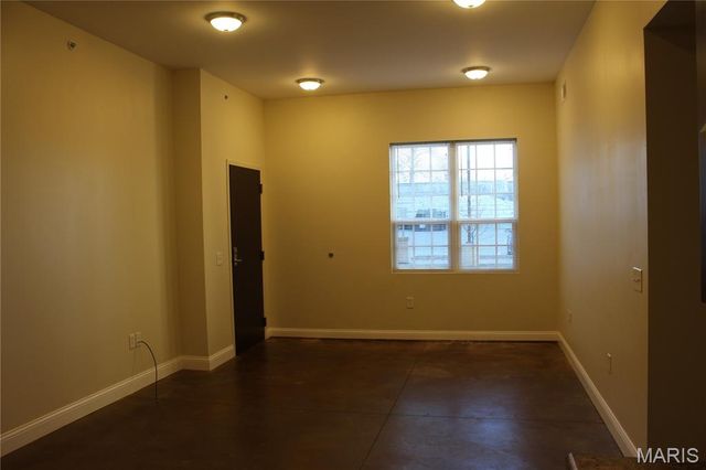 257 S FLORISSANT Road 107, Ferguson, MO 63135