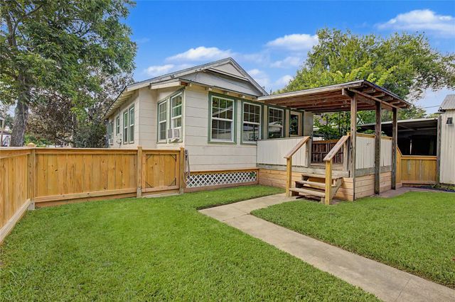 304 Foster Street, Tomball, TX 77375