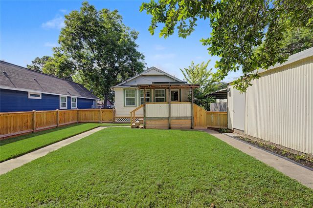 304 Foster Street, Tomball, TX 77375