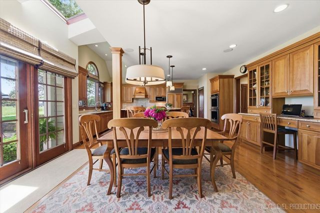 955 Harbor Town Court, Geneva, IL 60134