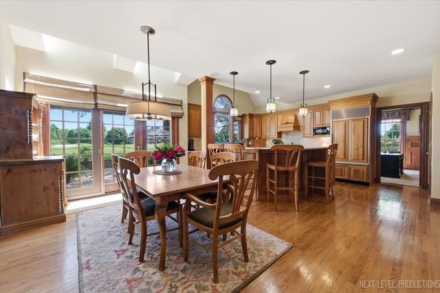 955 Harbor Town Court, Geneva, IL 60134