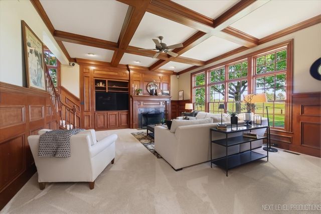 955 Harbor Town Court, Geneva, IL 60134