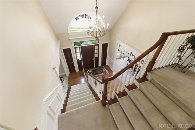 955 Harbor Town Court, Geneva, IL 60134