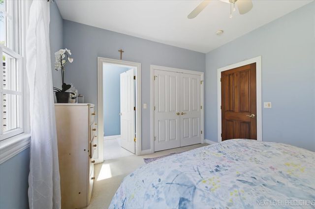 955 Harbor Town Court, Geneva, IL 60134