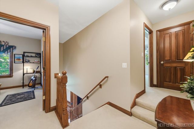 955 Harbor Town Court, Geneva, IL 60134