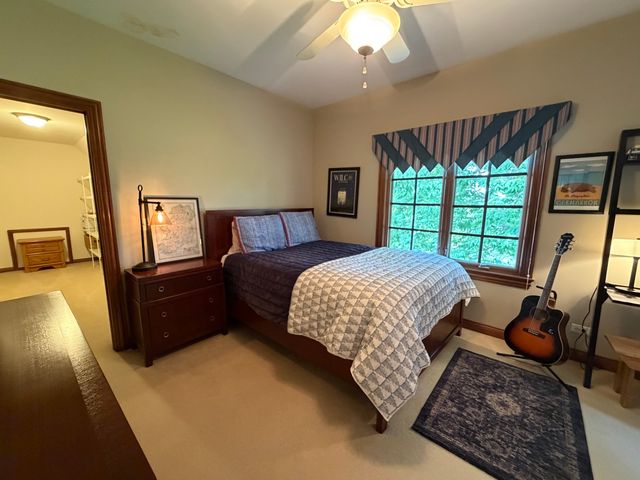 955 Harbor Town Court, Geneva, IL 60134