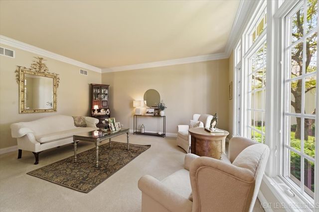 955 Harbor Town Court, Geneva, IL 60134