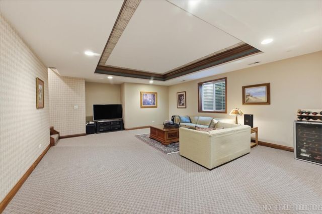 955 Harbor Town Court, Geneva, IL 60134