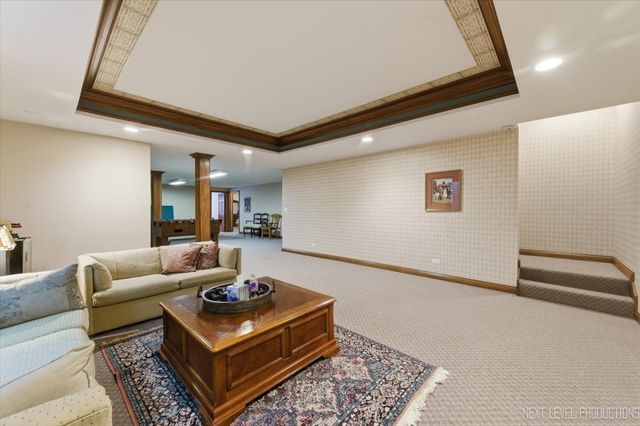 955 Harbor Town Court, Geneva, IL 60134