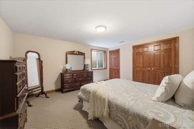 955 Harbor Town Court, Geneva, IL 60134