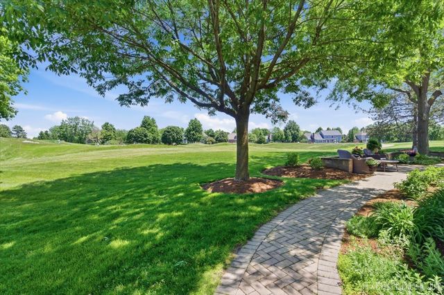 955 Harbor Town Court, Geneva, IL 60134