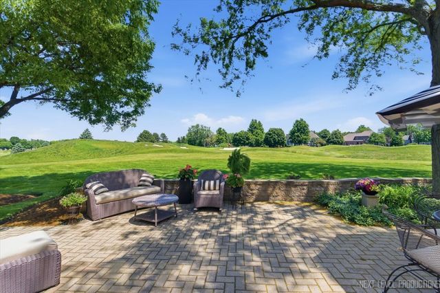 955 Harbor Town Court, Geneva, IL 60134