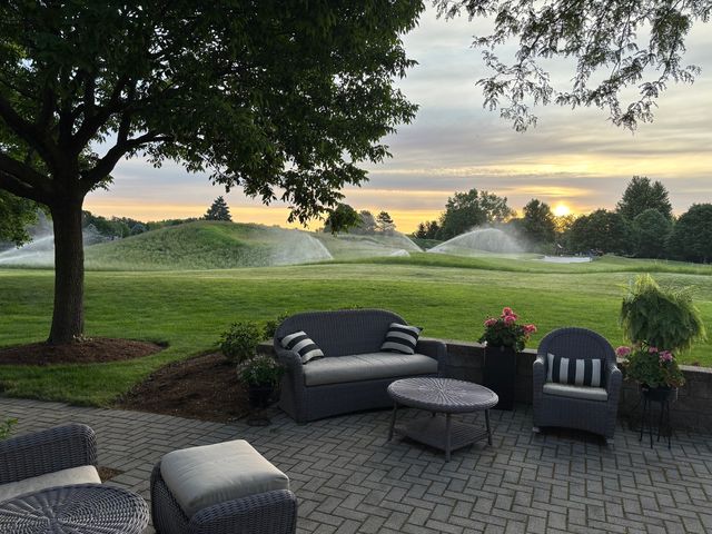955 Harbor Town Court, Geneva, IL 60134