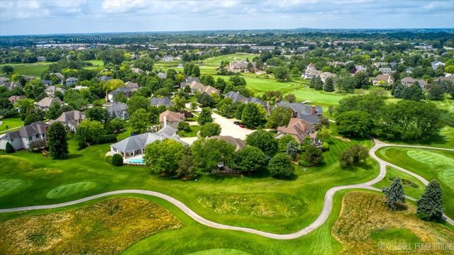 955 Harbor Town Court, Geneva, IL 60134