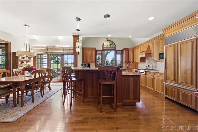955 Harbor Town Court, Geneva, IL 60134