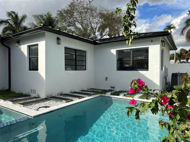 1100 Buchanan Street, Hollywood, FL 33019