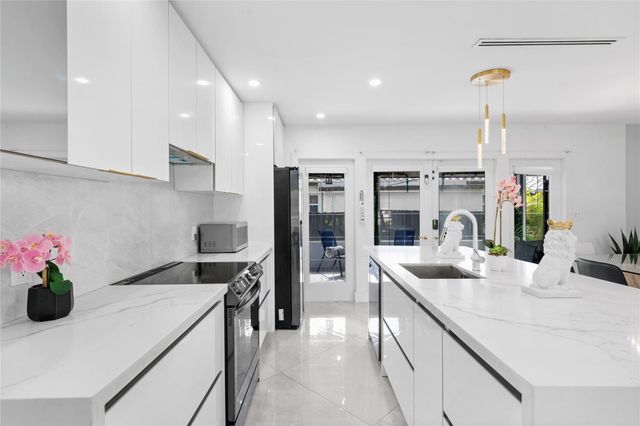1100 Buchanan Street, Hollywood, FL 33019