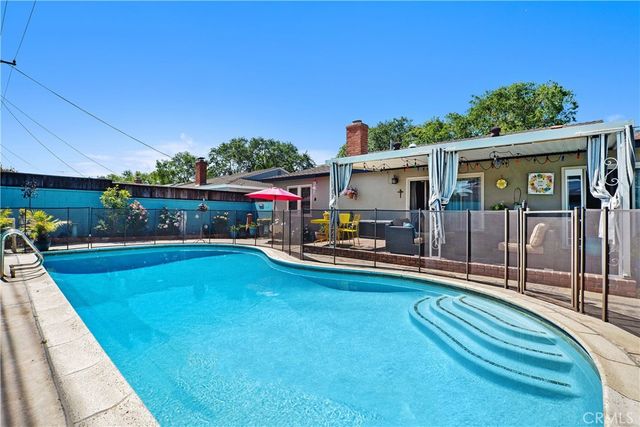 852 Kallin Avenue, Long Beach, CA 90815