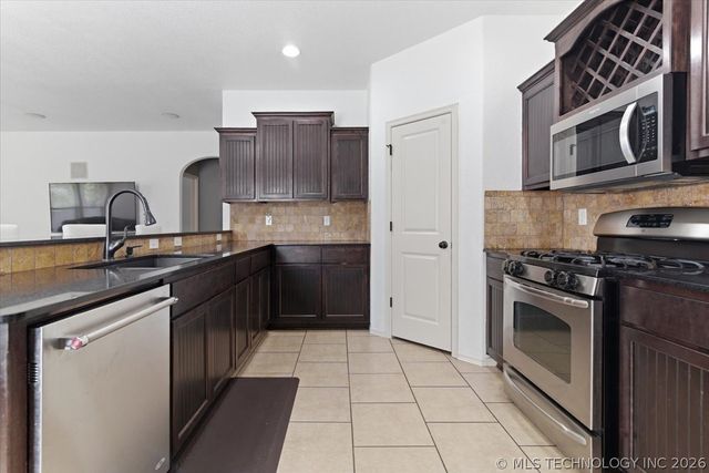 13616 S 86th East Avenue, Bixby, OK 74008