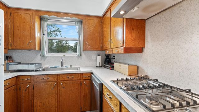 503 Allen Court, Alvin, TX 77511
