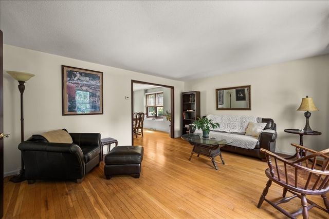 9 Fort Apache Dr, Franklin, MA 02038