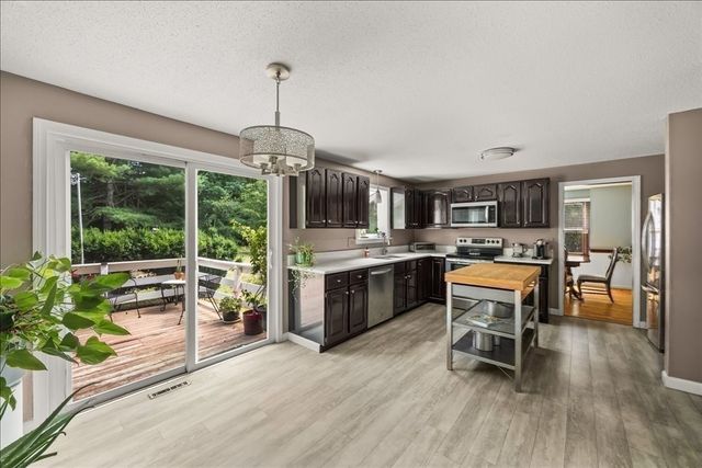 9 Fort Apache Dr, Franklin, MA 02038