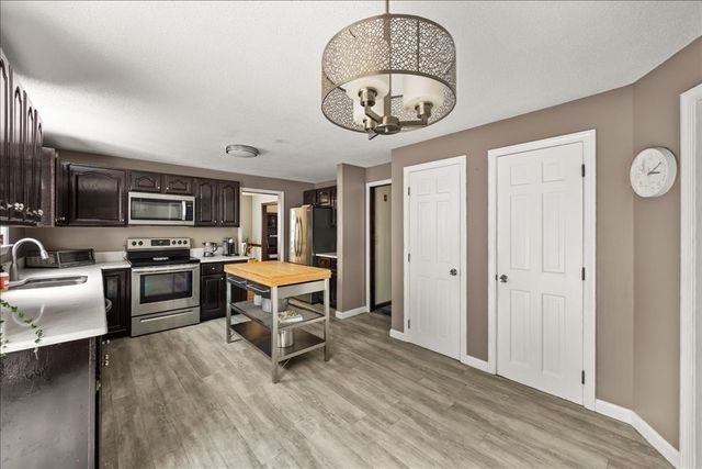 9 Fort Apache Dr, Franklin, MA 02038