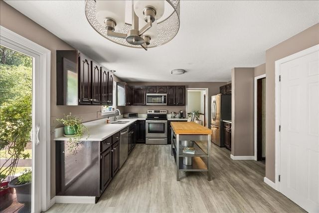 9 Fort Apache Dr, Franklin, MA 02038