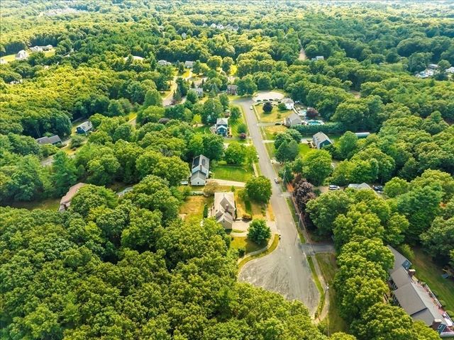 9 Fort Apache Dr, Franklin, MA 02038