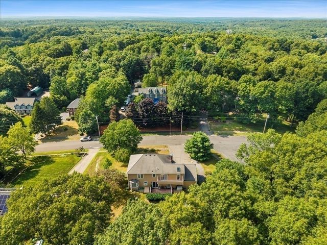 9 Fort Apache Dr, Franklin, MA 02038