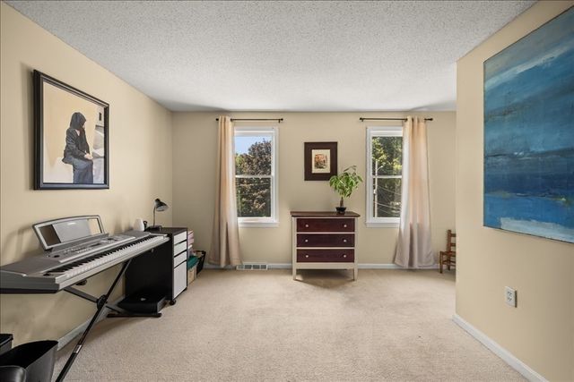 9 Fort Apache Dr, Franklin, MA 02038