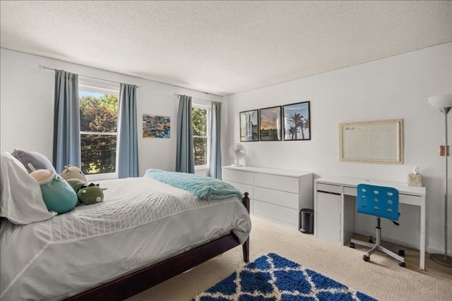 9 Fort Apache Dr, Franklin, MA 02038