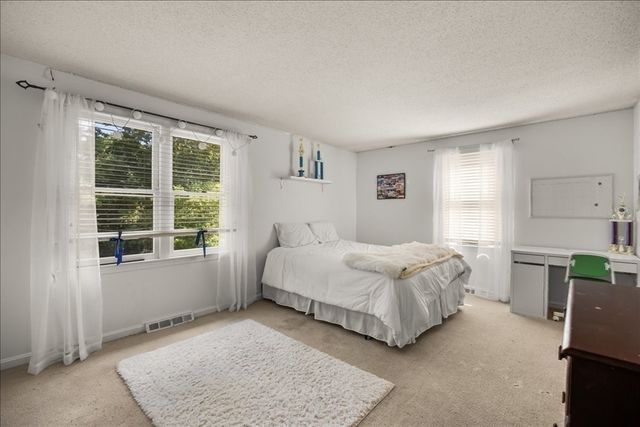9 Fort Apache Dr, Franklin, MA 02038