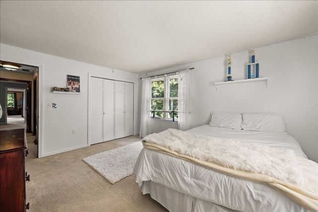 9 Fort Apache Dr, Franklin, MA 02038