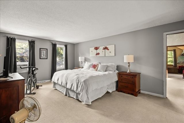 9 Fort Apache Dr, Franklin, MA 02038