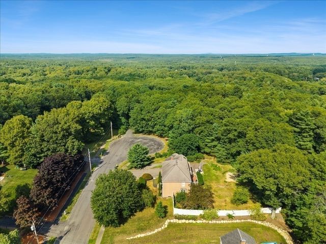 9 Fort Apache Dr, Franklin, MA 02038
