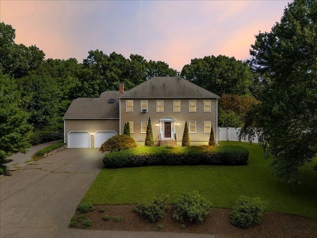 9 Fort Apache Dr, Franklin, MA 02038