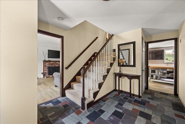 9 Fort Apache Dr, Franklin, MA 02038