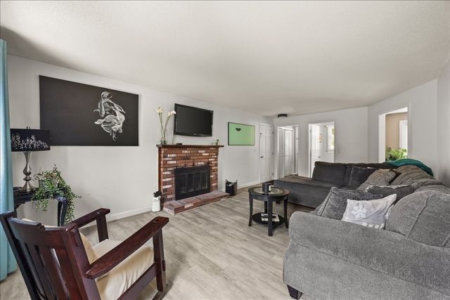 9 Fort Apache Dr, Franklin, MA 02038