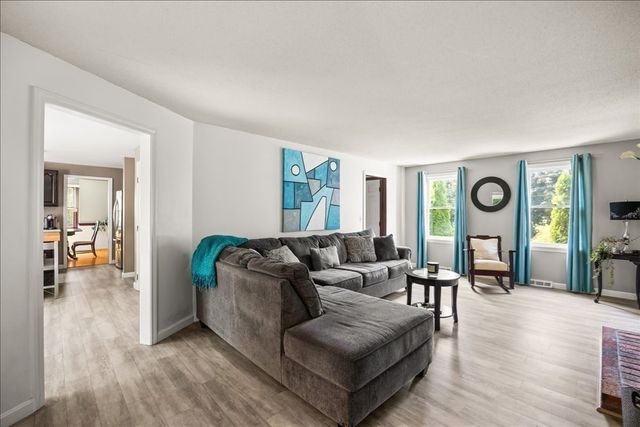 9 Fort Apache Dr, Franklin, MA 02038