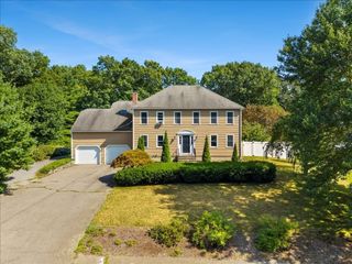 9 Fort Apache Dr, Franklin, MA 02038