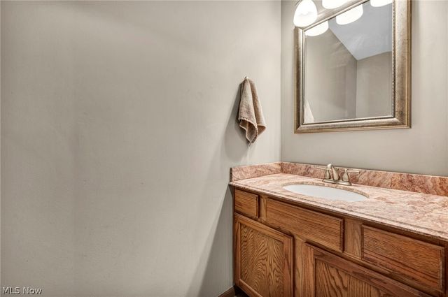 27 Kenilworth Avenue, Painesville, OH 44077