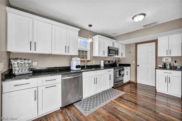 27 Kenilworth Avenue, Painesville, OH 44077