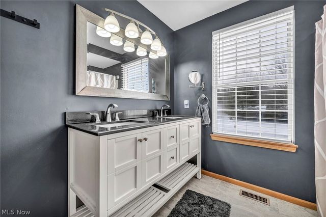 27 Kenilworth Avenue, Painesville, OH 44077