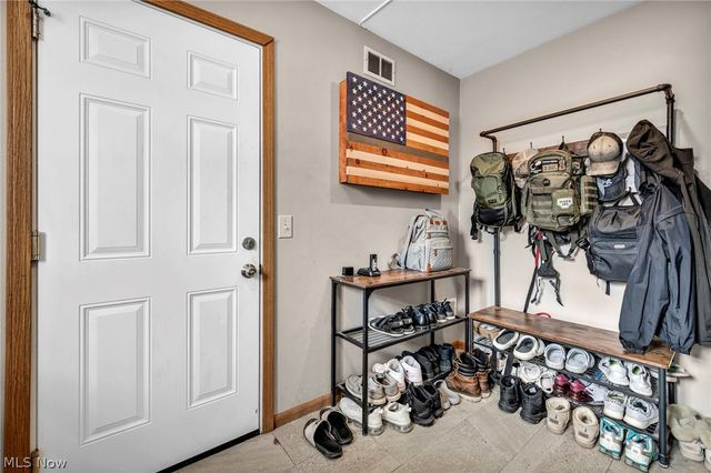 27 Kenilworth Avenue, Painesville, OH 44077