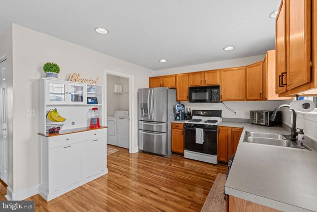 1240 WANDA DR, Hanover, PA 17331